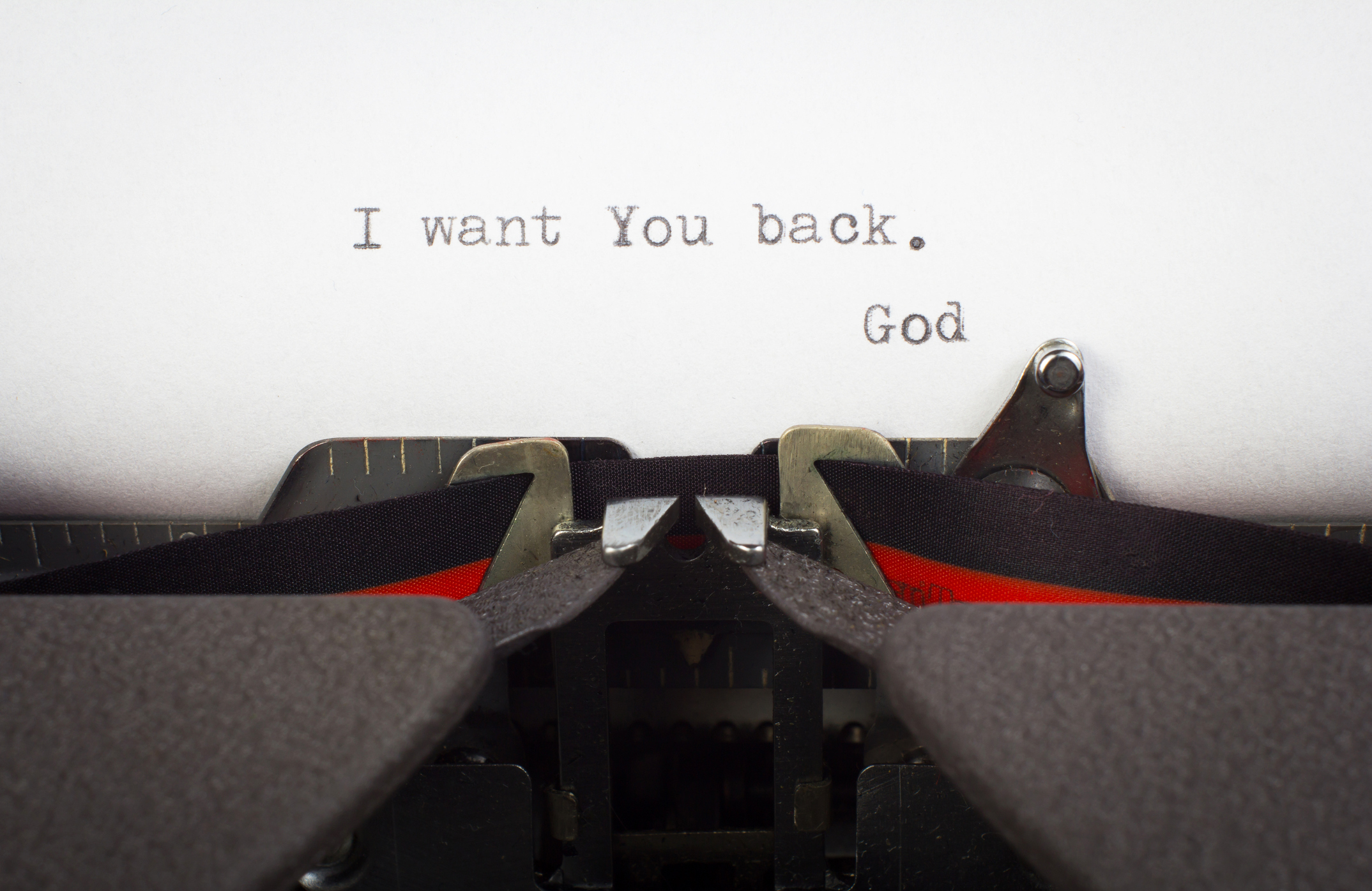 "I want You back" written on typewriter